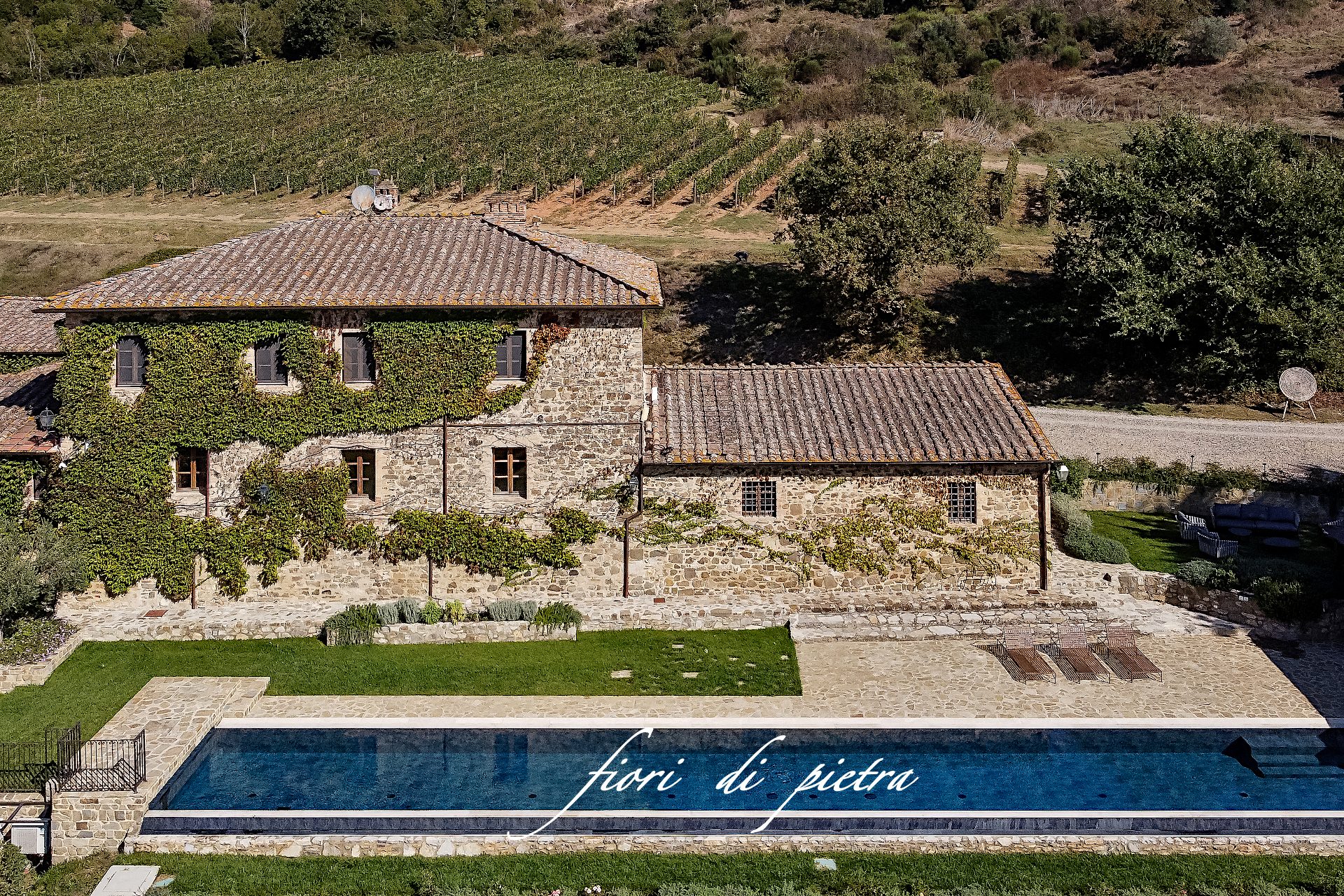 Realizzazione Piscine - Bordi da € 26,00 a 54,00 al ml + iva in pietra PIETRA MATERA